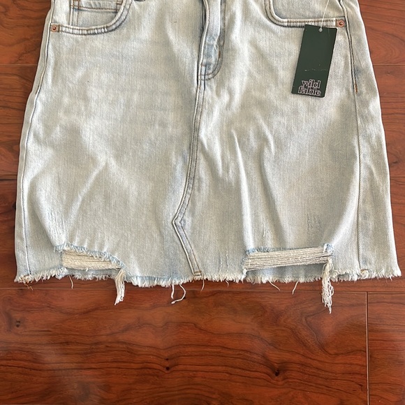NWT Wild Fable Light Wash High Rise Distressed Denim Mini Skirt - Picture 4 of 7